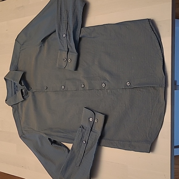 Perry Ellis Other - EUC Perry Ellis Slim Fit Metallic Look Patterned Formal Button Down Shirt